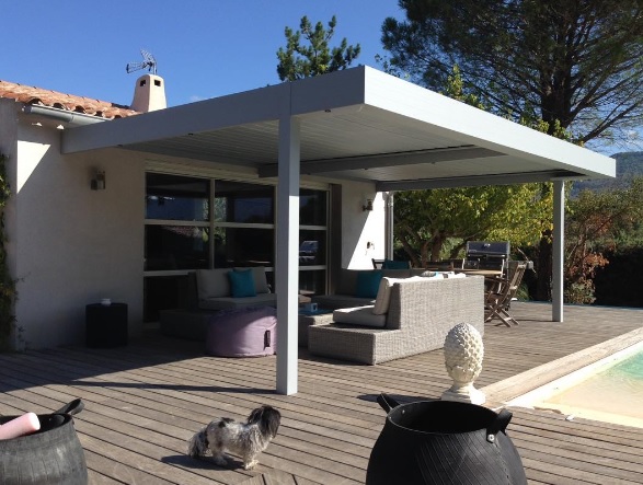 Cauchi Design -  Trouver une entreprise pour l'installation professionnelle de pergola avec rideau de verre coulissant à Aix-en-Provence 13100