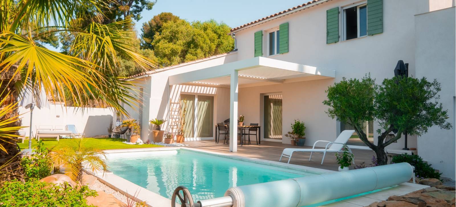 pergola blanche ceyreste