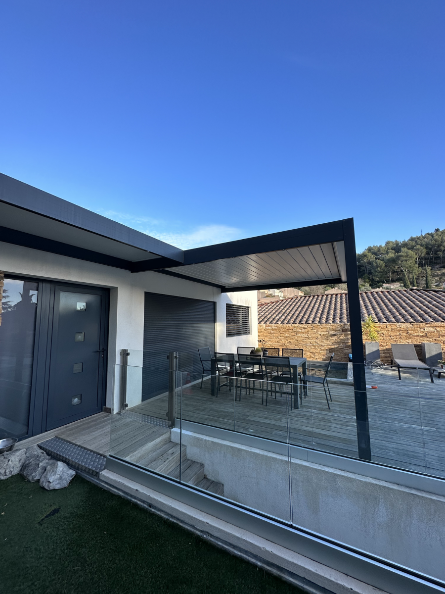 Quel est le prix moyen pour des garde-corps en verre pour terrasse à Cassis dans les Bouches-du-Rhône ?