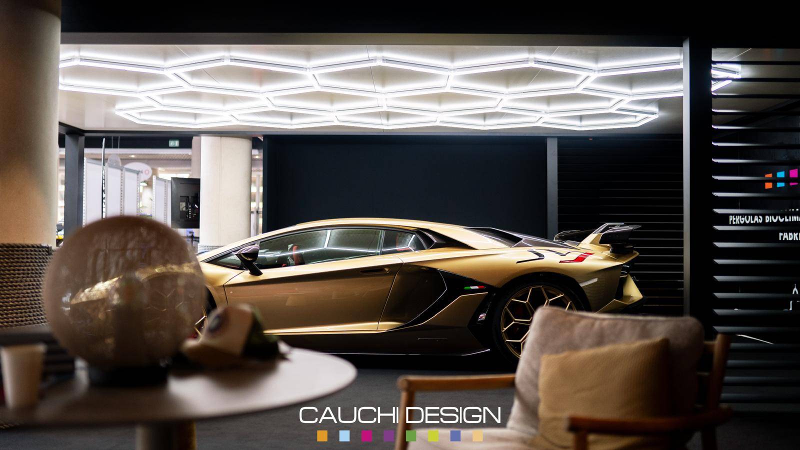 Un Garçon Ultra Talentueux : Notre Équipe Mis en Lumière par AutoNewsInfo au Salon Top Marques à Monaco.