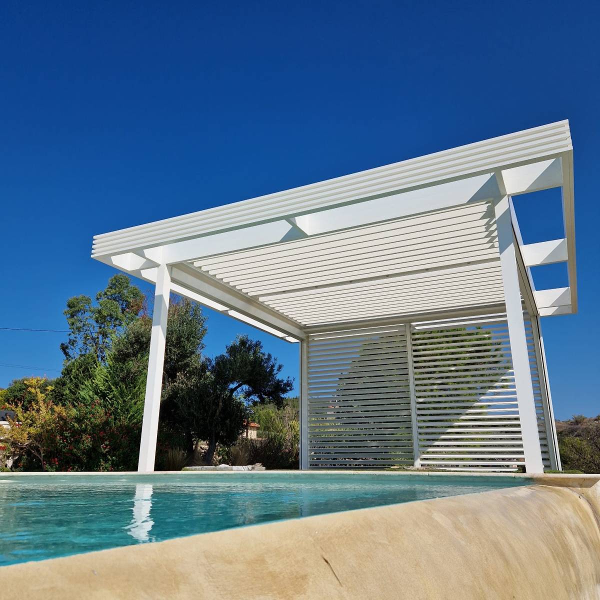 Pergola design et moderne pas chère