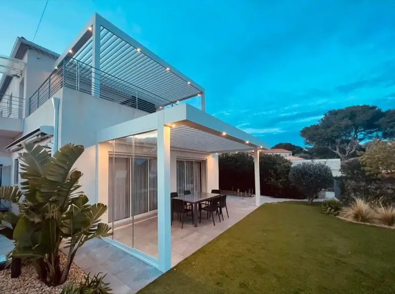 PERGOLA BIOCLIMATIQUE À LA CIOTAT