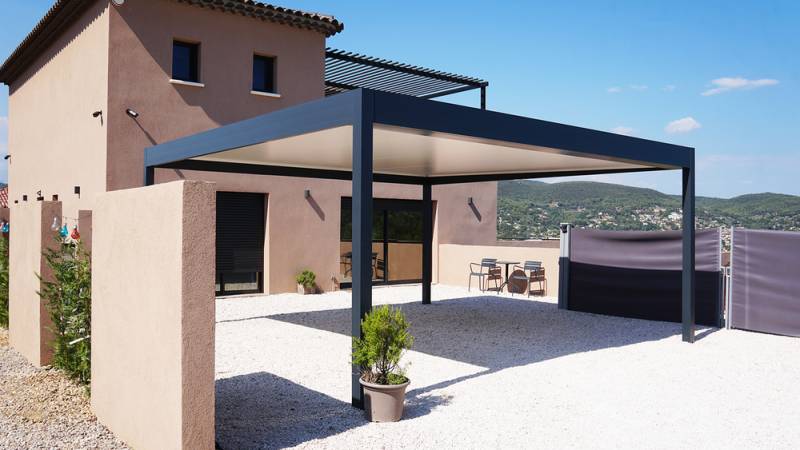 Consultez l'intégralité des renseignements sur les matériaux que nous utilisons et les spécificités techniques de nos abris voitures en aluminium à Marseille.