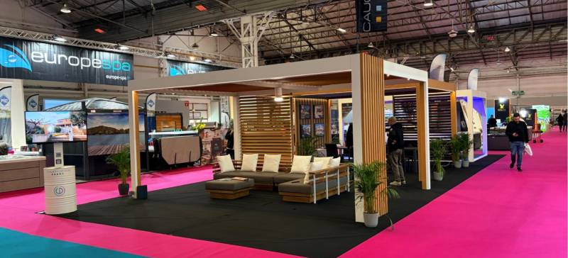 pergola piscine et jardin