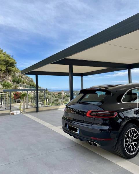 Protégez votre véhicule dans les Bouches du Rhône grâce au abri voiture en aluminium Cauchi Design à Aix en Provence.