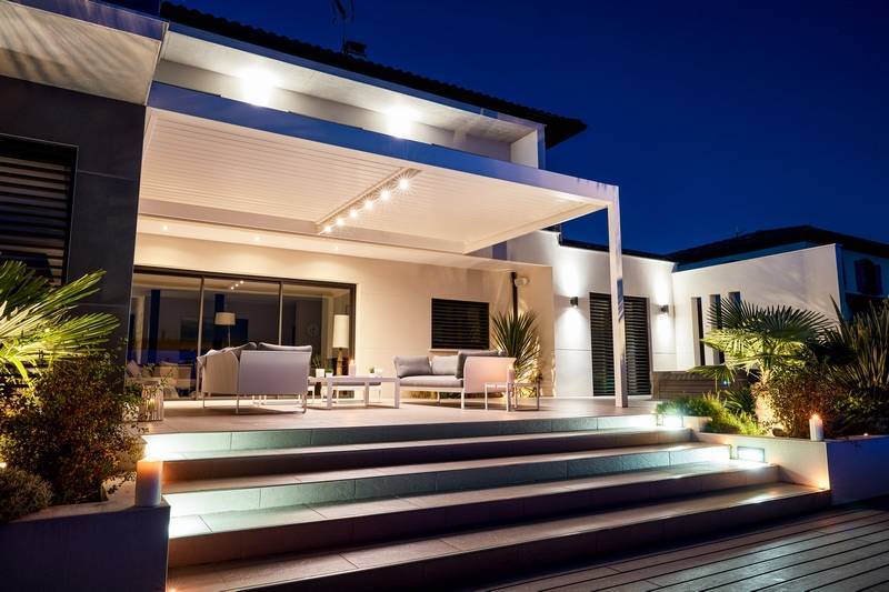 Ajoutez des éclairages à votre pergola bioclimatique pour en profiter jour et nuit à La Valentine à Marseille