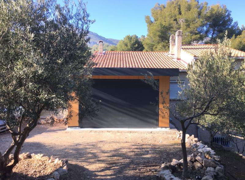 véranda avec volets roulants auriol bouches du rhone 13390