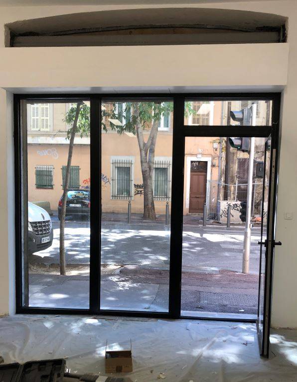 Devanture en aluminium Schuco à Marseille