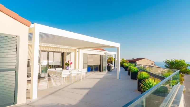 Pergola Blanche en aluminium motorisée Port-de-Bouc