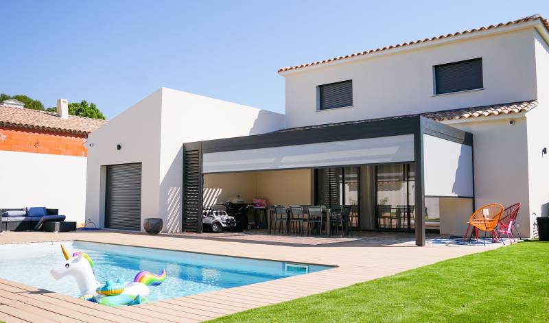 pergola bioclimatique avec store