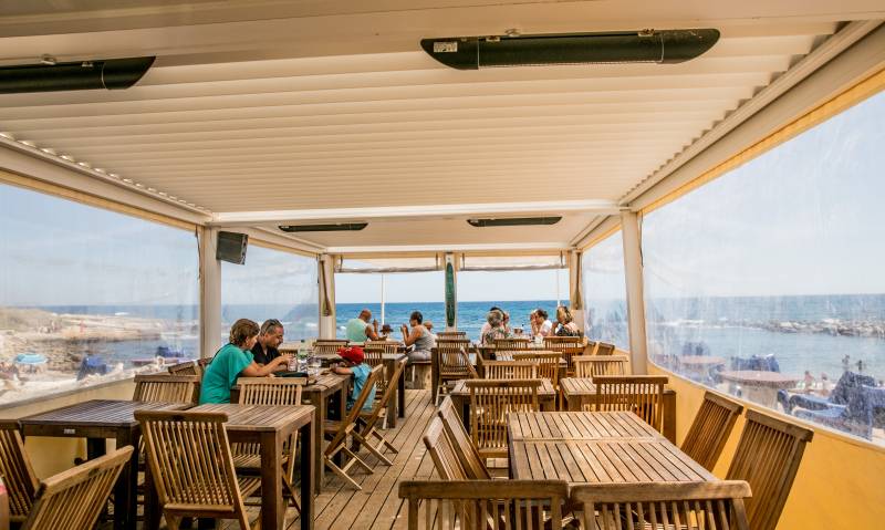 Pourquoi choisir une pergola bioclimatique ? Les avantages par rapport aux solutions traditionnelles