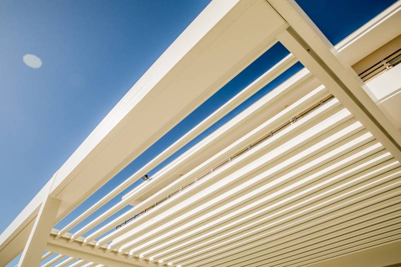 Module pergola bioclimatique installé par Cauchi design