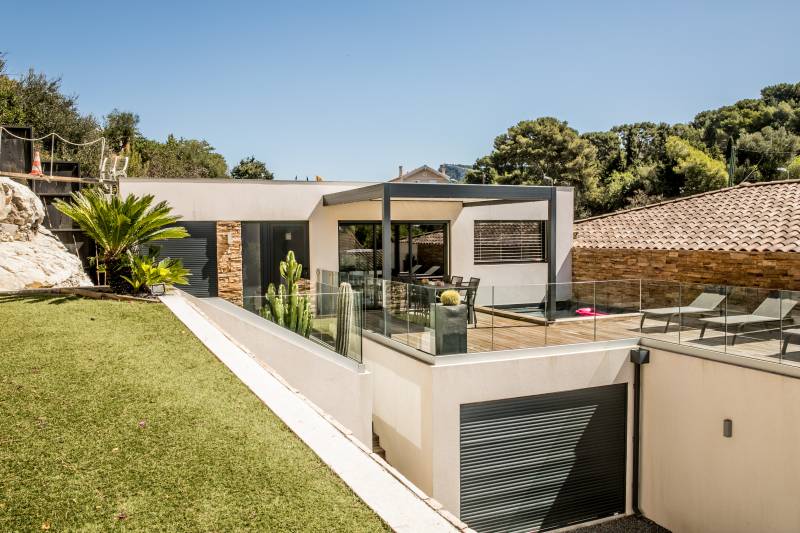 pergola bioclimatique bicolore