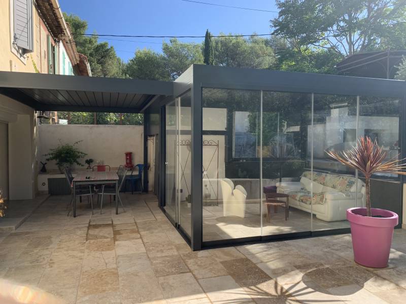 Pergolas bioclimatiques en aluminium par Cauchi Design à Carnoux