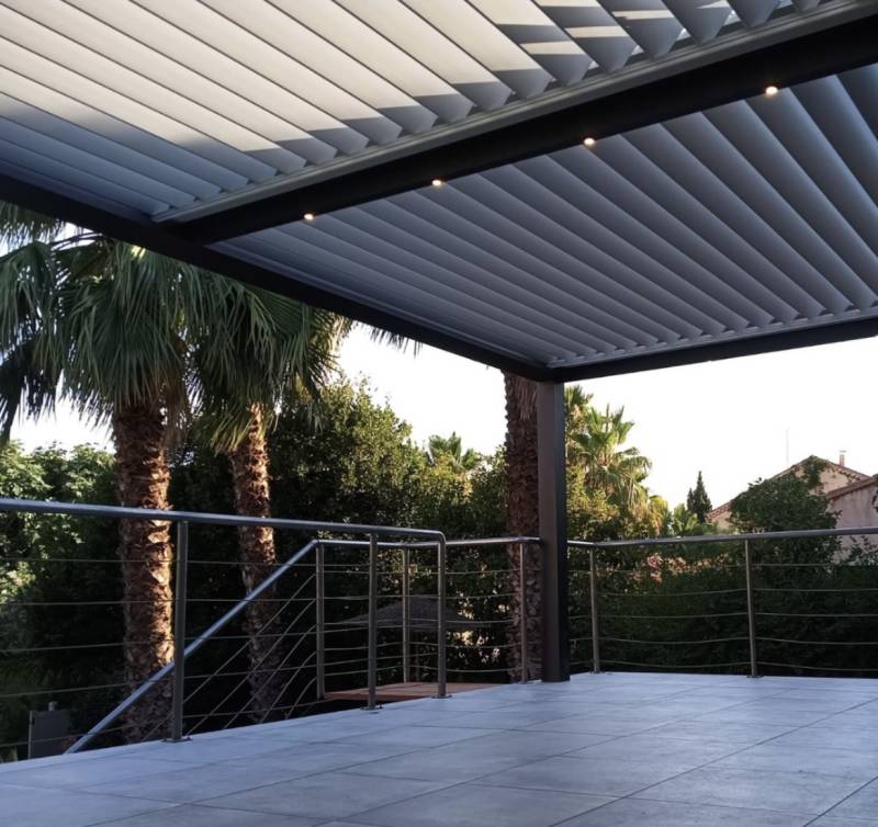 Pergola en aluminium avec éclairage 