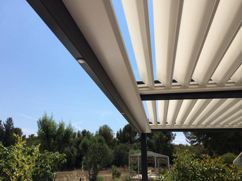 Quel sol choisir pour votre pergola bioclimatique Cauchi Design : des options esthétiques et durables pour votre maison sur Gardanne