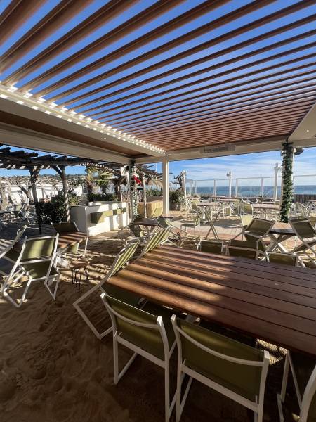 Pourquoi choisir une pergola bioclimatique en aluminium de Cauchi Design pour une résistance optimale au vent /à St Tropez.