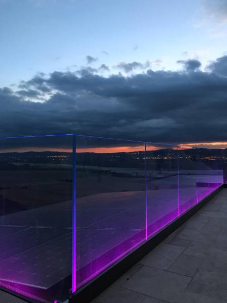 Garde corps vitrés avec leds multicolores