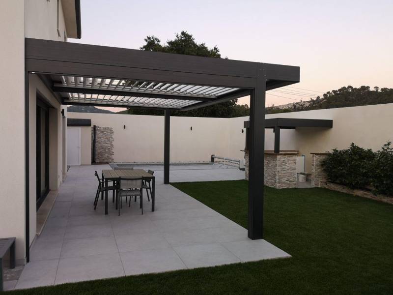 Pergola bioclimatique terrasse villa 13