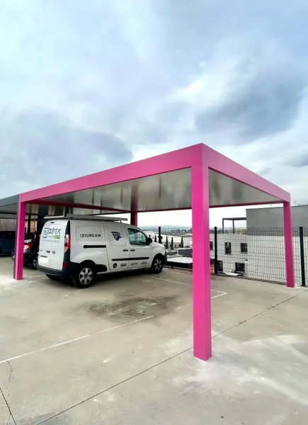 INSTALLATION D’UN CARPORT ROSE PAR CAUCHI DESIGN
