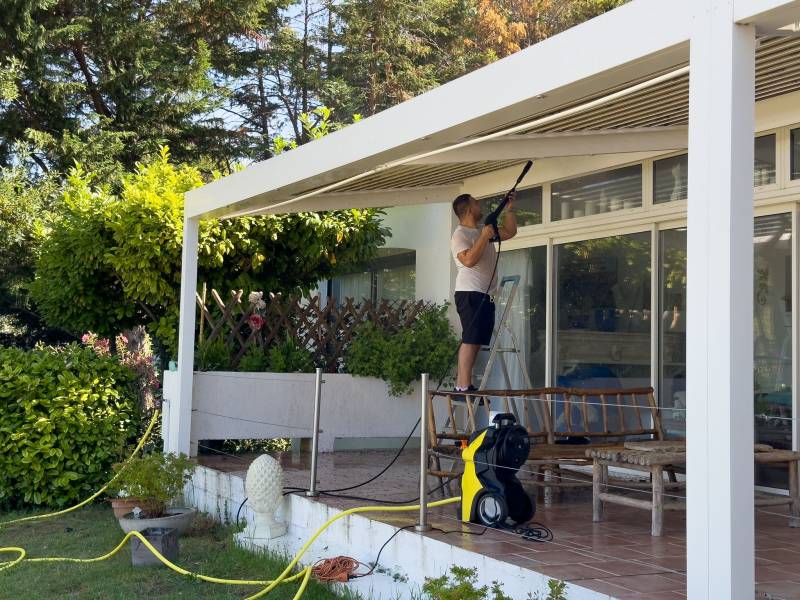 service d'entretien et de nettoyage pergola bioclimatique