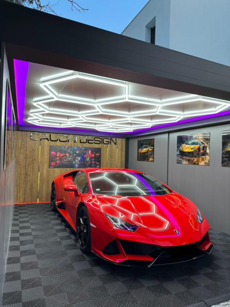 Découvrez une variété d'options d'accessoires, dont différents éclairages, pour les abris à voitures en aluminium Reduxa à Marseille.