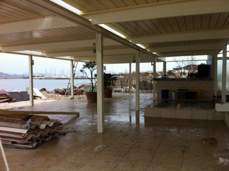 pose pergola bioclimatique st tropez terrasse restaurant 83990